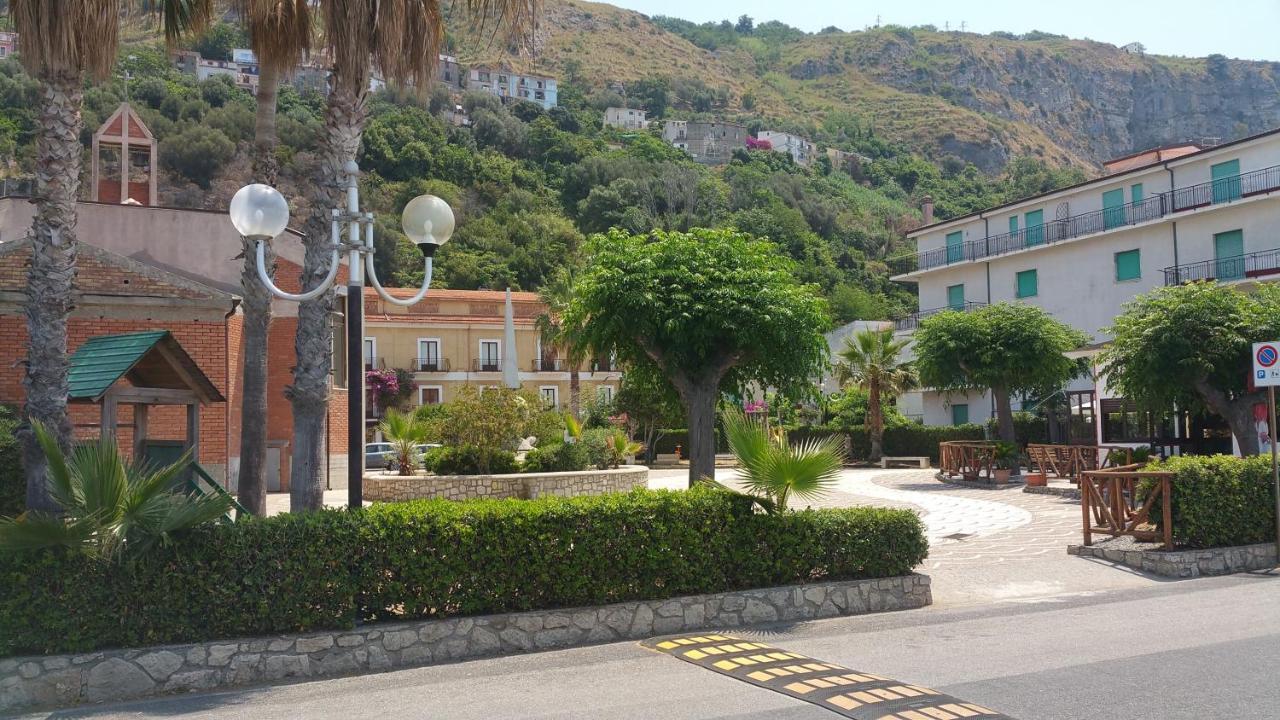 A Due Passi Dal Mare Bed and Breakfast Acquappesa Eksteriør billede